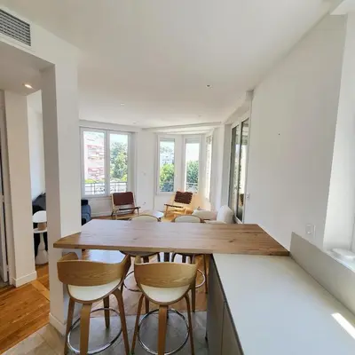 Coin salon dans l'établissement Appartement 3 pièces en plein coeur de Cannes