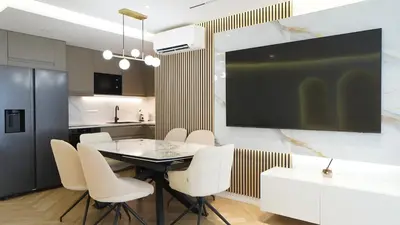 Télévision ou salle de divertissement dans l'établissement Le Bristol 4 pièces luxe au centre de Juan les pins