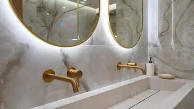 Salle de bains dans l'établissement Le Bristol 4 pièces luxe au centre de Juan les pins