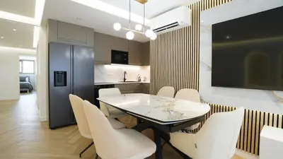 Télévision ou salle de divertissement dans l'établissement Le Bristol 4 pièces luxe au centre de Juan les pins