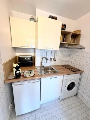 Cuisine ou kitchenette dans l'établissement Antibes Centre Ville - Studio 2 personnes