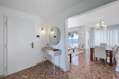 Plan de l'établissement Palmiers et pins face à la mer dans une Villa classée du Cap d Antibes