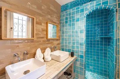 Salle de bains dans l'établissement Magnificient 2 bedroom Flat sea view - Residence - Antibes Centre