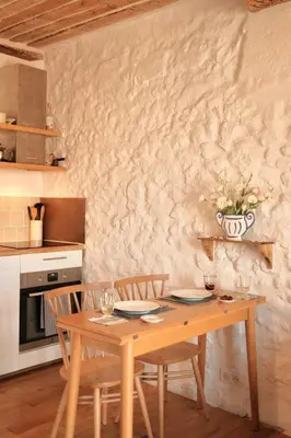 Cuisine ou kitchenette dans l'établissement Charming 1BR apartment with balcony & AC, heart of Antibes