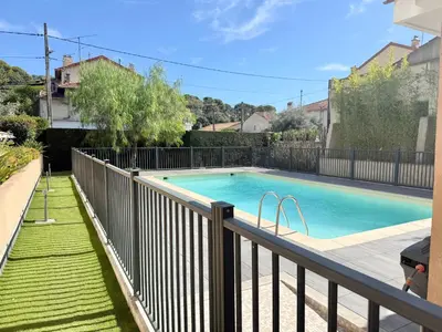 Piscine de l'établissement T2 - piscine - garage privé - 5 min de Cannes ou située à proximité