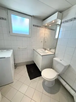 Salle de bains dans l'établissement 1 bedroom apartment Golfe-Juan Sea view