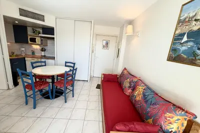 Cuisine ou kitchenette dans l'établissement 1 bedroom apartment Golfe-Juan Sea view