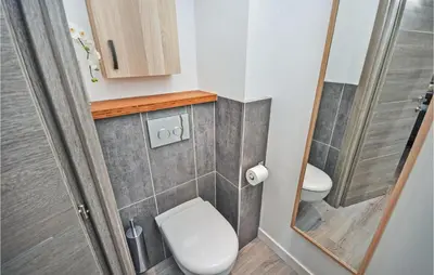 Salle de bains dans l'établissement 2 Bedroom Awesome Apartment In Cannes
