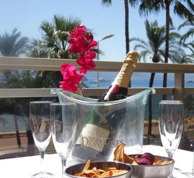 Boissons dans l'établissement Appartement Rottaro luxueux 2 ch 2 sdb face à la mer