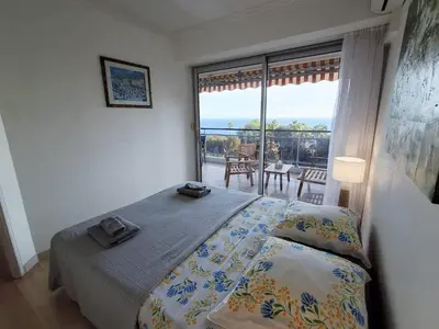 Un ou plusieurs lits dans un hébergement de l'établissement Splendid sea view 4 people pool wifi air conditioning parking