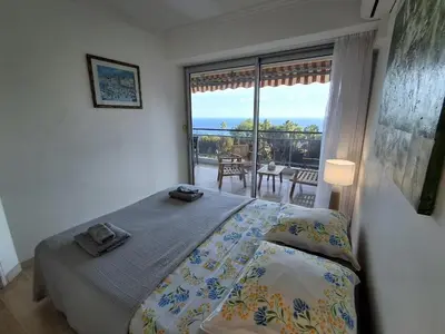 Un ou plusieurs lits dans un hébergement de l'établissement Splendid sea view 4 people pool wifi air conditioning parking