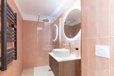 Salle de bains dans l'établissement La Touraque by Evasion Riviera, Vieil Antibes, Remparts