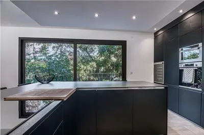 Cuisine ou kitchenette dans l'établissement Superbe villa 3 chambres – Piscine & 2 pièces