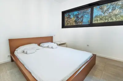 Un ou plusieurs lits dans un hébergement de l'établissement Superbe villa 3 chambres – Piscine & 2 pièces