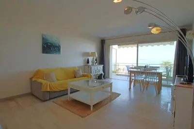 Coin salon dans l'établissement Apartment Seaside