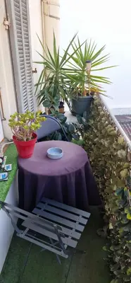 Balcon ou terrasse dans l'établissement 2p plein centre d'Antibes, 500m Bord de Mer