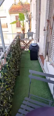 Balcon ou terrasse dans l'établissement 2p plein centre d'Antibes, 500m Bord de Mer
