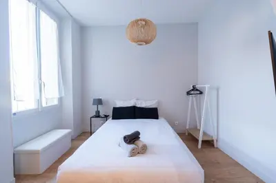 Un ou plusieurs lits dans un hébergement de l'établissement Ideal Groupes & Familles 3 chambres - 10 pers - Hyper-centre Cannes