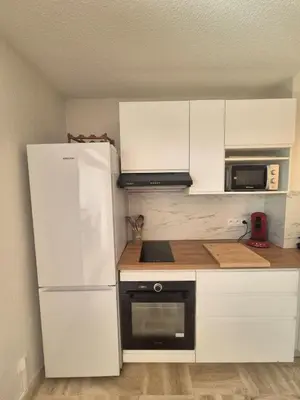 Cuisine ou kitchenette dans l'établissement Studio avec jardin à Villeneuve-Loubet