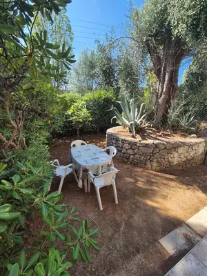 Jardin de l'établissement Studio avec jardin à Villeneuve-Loubet