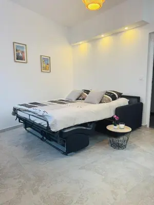 Un ou plusieurs lits dans un hébergement de l'établissement Maisonnette Vieille Ville - Port Beach 2 min away
