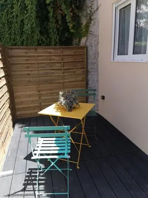 Balcon ou terrasse dans l'établissement Maisonnette Vieille Ville - Port Beach 2 min away
