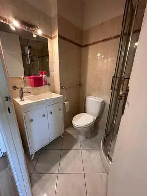 Salle de bains dans l'établissement CANNES La Mirandole