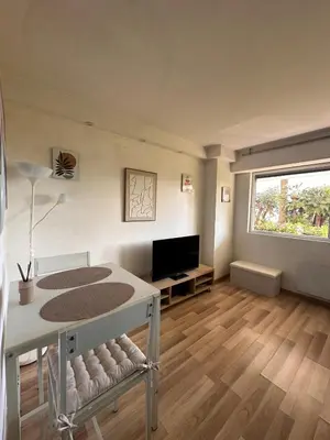 Télévision ou salle de divertissement dans l'établissement CANNES La Mirandole