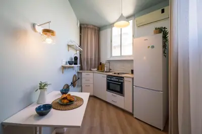 Cuisine ou kitchenette dans l'établissement Cote Sable Ambiance bord de mer dans le centre