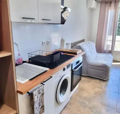 Cuisine ou kitchenette dans l'établissement Studio proche mer