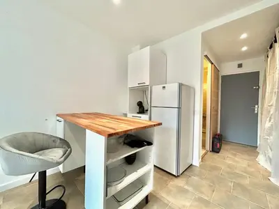 Cuisine ou kitchenette dans l'établissement Studio proche mer