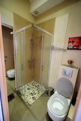 Salle de bains dans l'établissement Le repaire d'Antibes atypique proche parc et mer