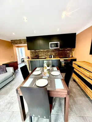 Cuisine ou kitchenette dans l'établissement Antibes - 3 pièces cosy avec jacuzzi & grande terrasse