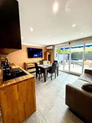 Cuisine ou kitchenette dans l'établissement Antibes - 3 pièces cosy avec jacuzzi & grande terrasse