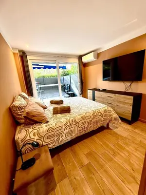 Coin salon dans l'établissement Antibes - 3 pièces cosy avec jacuzzi & grande terrasse