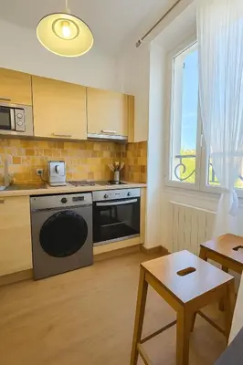 Cuisine ou kitchenette dans l'établissement Côté Vieil Antibes