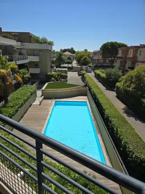 Piscine de l'établissement La Plage rooftop ou située à proximité