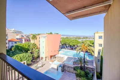 Piscine de l'établissement MISTRAL - Appartement 3 chambres, Piscine, Rooftop, Climatisation et Parking ou située à proximité
