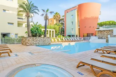 Piscine de l'établissement MISTRAL - Appartement 3 chambres, Piscine, Rooftop, Climatisation et Parking ou située à proximité