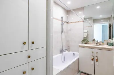 Salle de bains dans l'établissement Stunning House A C 5BR 10P - Biot