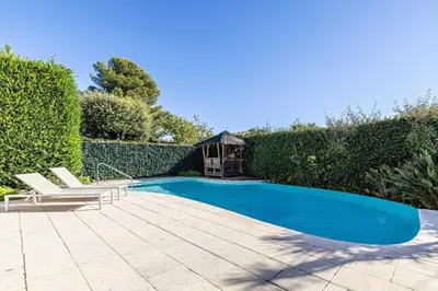 Piscine de l'établissement Stunning House A C 5BR 10P - Biot ou située à proximité