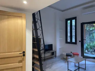 Télévision ou salle de divertissement dans l'établissement Pasteur, Vieil Antibes, Proche port