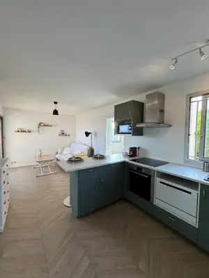 Cuisine ou kitchenette dans l'établissement 3-room apartment in Antibes - Swimming pool - Sea view