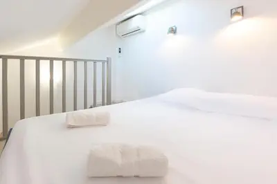 Un ou plusieurs lits dans un hébergement de l'établissement Charmante maison de ville au cœur du Vieil Antibes