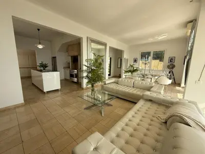 Coin salon dans l'établissement Grande villa, 6 chambres, vue mer, montagne & ville de Cannes