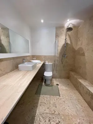 Salle de bains dans l'établissement Grande villa, 6 chambres, vue mer, montagne & ville de Cannes