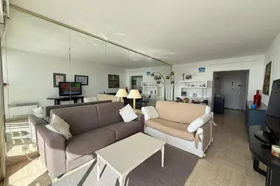 Coin salon dans l'établissement 06DJ - Apartment with sea view for 4 people - terrace