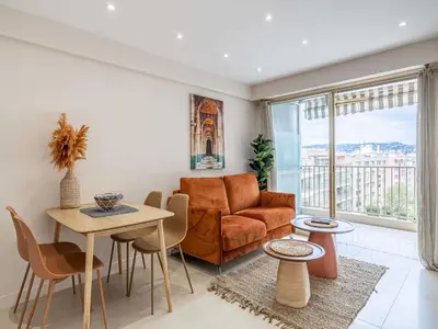 Coin salon dans l'établissement Renovated flat 250m from the beach - Town centre - 2BR 6p