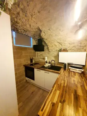 Cuisine ou kitchenette dans l'établissement La Bulle, Spa Authentique et Romantique