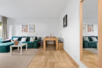 Coin salon dans l'établissement Centre d'Antibes - Joli appartement rénové - EZ